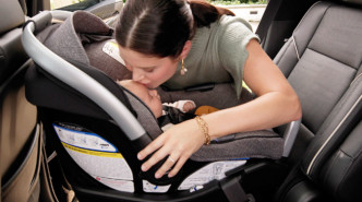 Momandbabyinteraction willow S