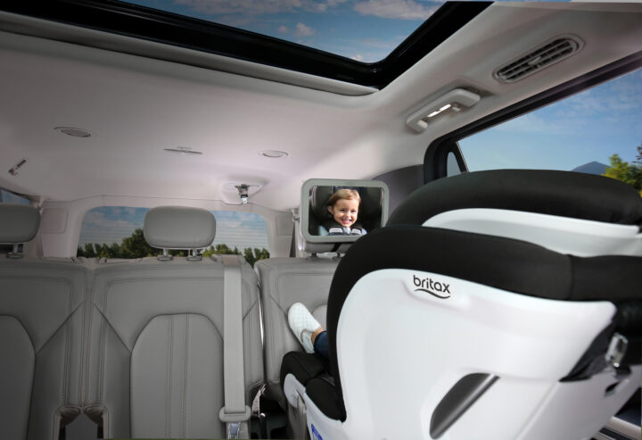 Back Seat Mirror Lifestyle 01 300 RGB